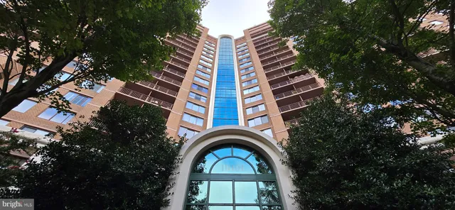 a view of a multi story building