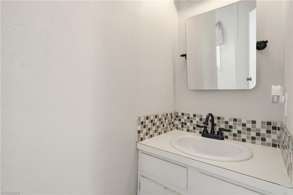 1000 Pineburr Road Jamestown, NC 27282 - Photo 14 of 28