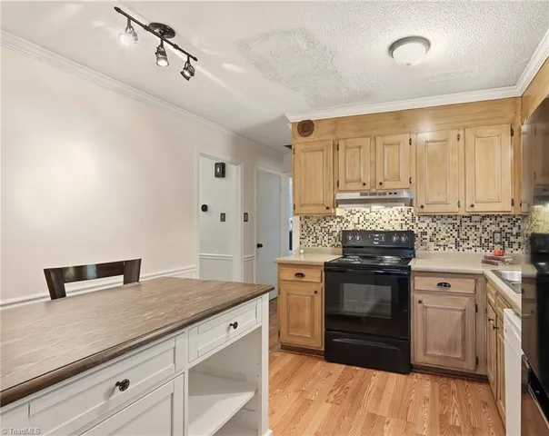 $299,900 | 1000 Pineburr Road, Jamestown, NC 27282