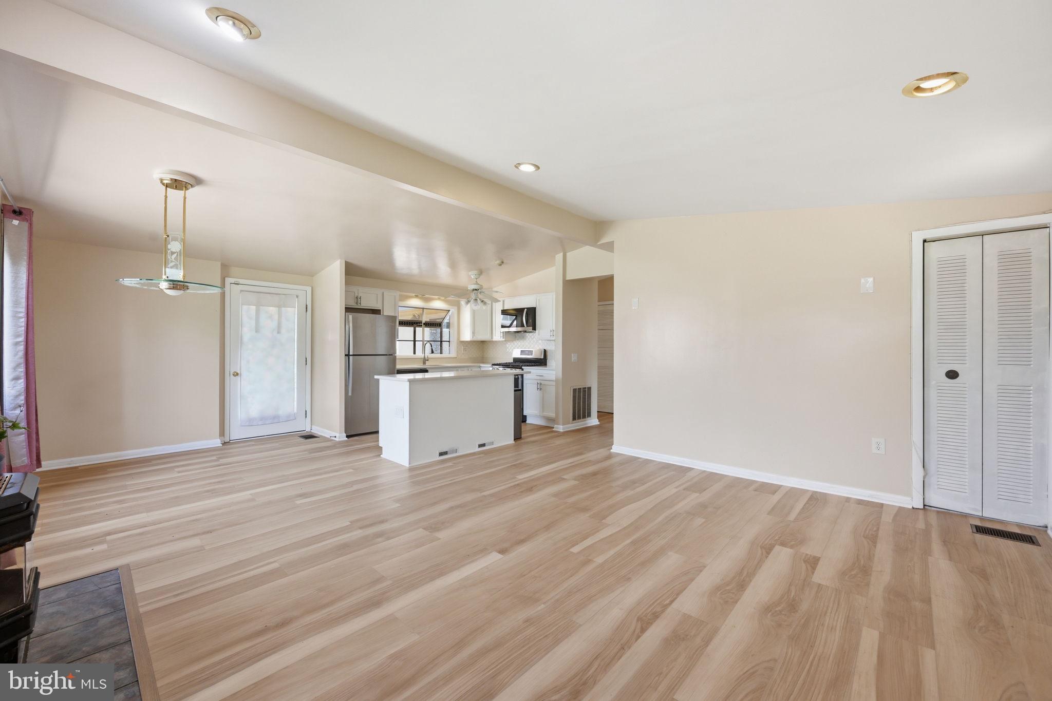 512 Dennis Avenue Silver Spring, MD 20901 - Photo 4 of 21