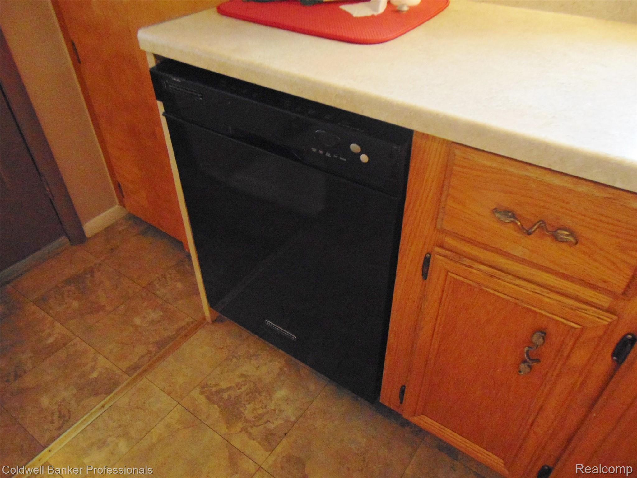 147 West Tienken Road Rochester, MI 48306 - Photo 31 of 49 built-in dishwasher