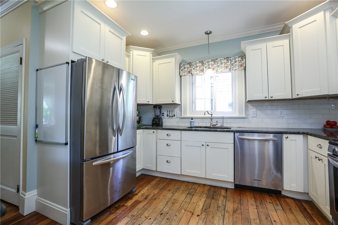 244 Barrington Street Rochester, NY 14607 - Photo 11 of 30 The stainless steel appliances are all included