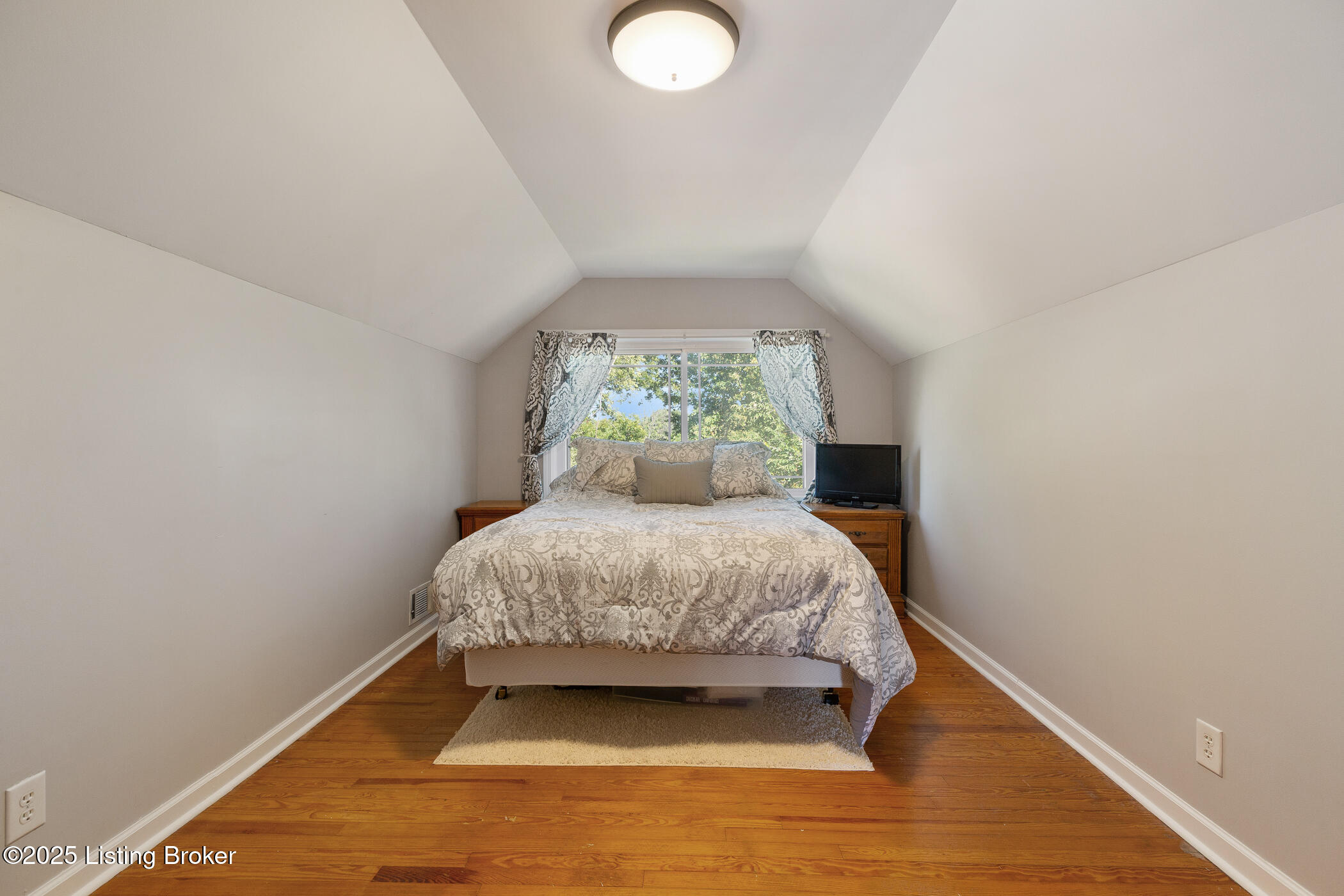 12308 Hardwick Road Louisville, KY 40243 - Photo 17 of 41 32