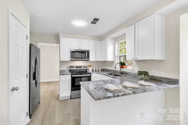 $435,000 | 7730 Woodknoll Drive, Charlotte, NC 28217