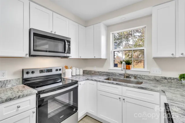 $435,000 | 7730 Woodknoll Drive, Charlotte, NC 28217