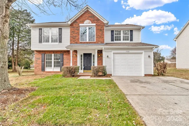 $435,000 | 7730 Woodknoll Drive, Charlotte, NC 28217