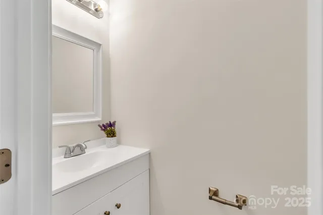 $435,000 | 7730 Woodknoll Drive, Charlotte, NC 28217