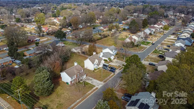 $435,000 | 7730 Woodknoll Drive, Charlotte, NC 28217