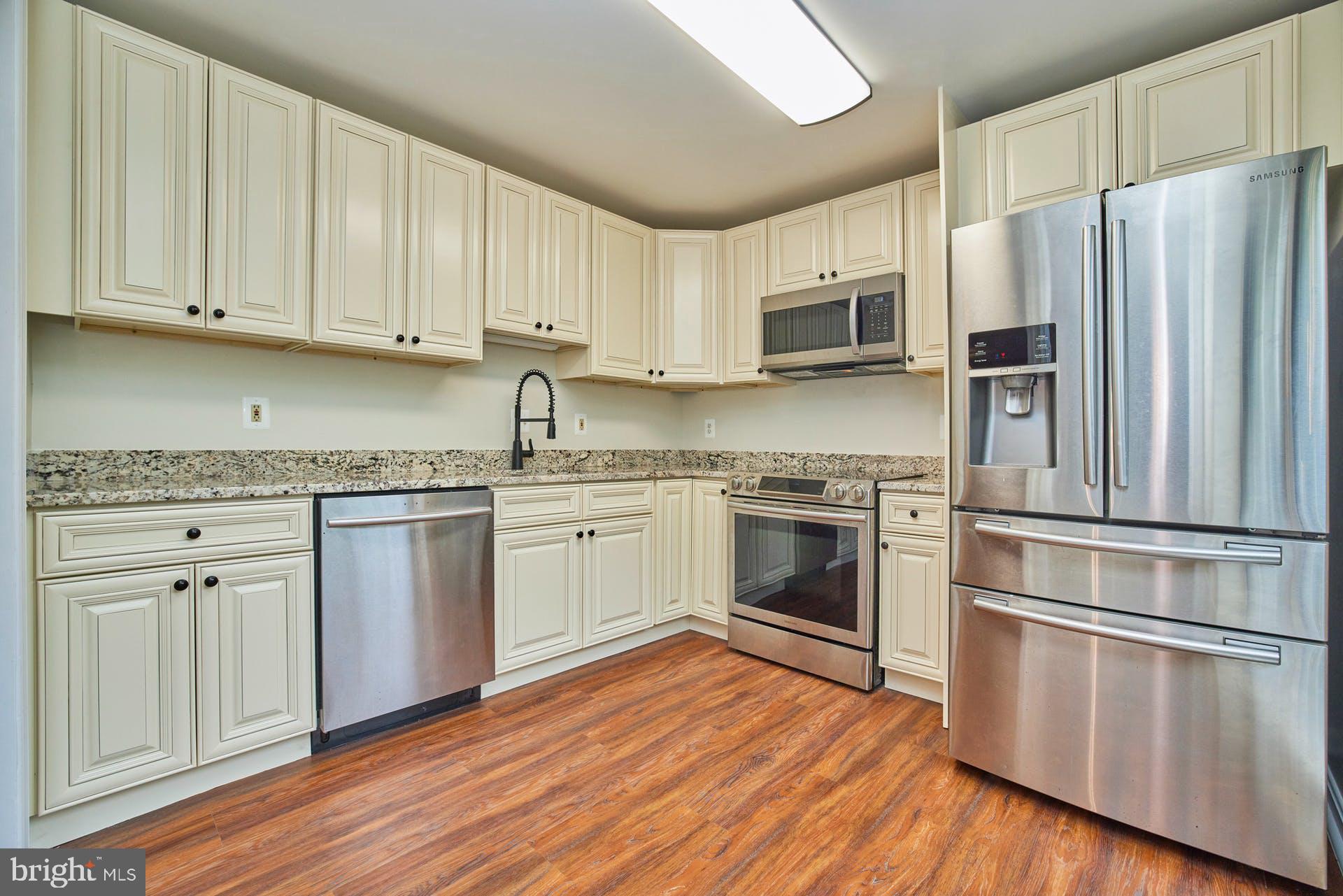 11205 Rienzi Place Manassas, VA 20109 - Photo 17 of 33 Check out those updates!
