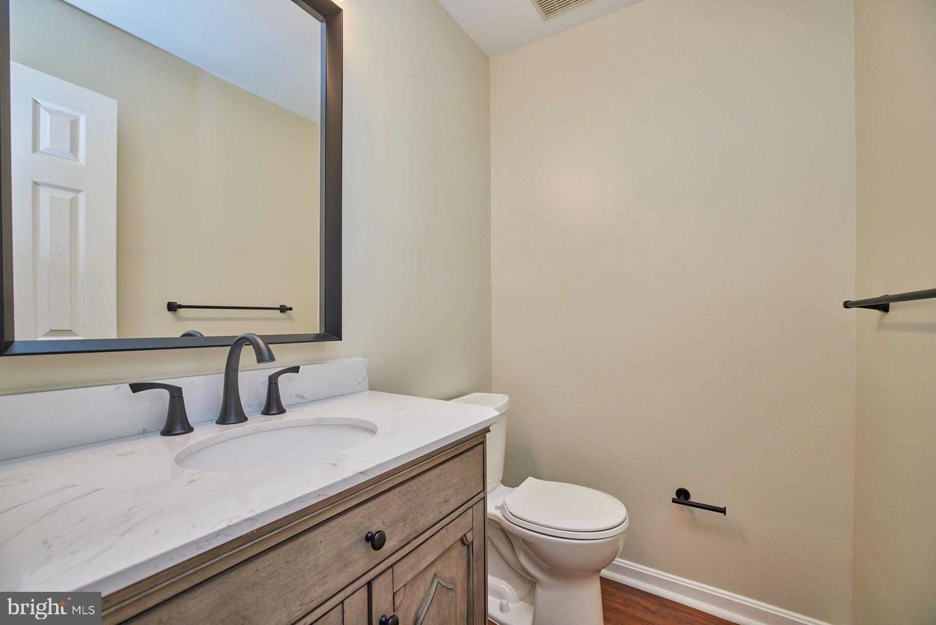 11205 Rienzi Place Manassas, VA 20109 - Photo 20 of 33 Half bath on main level