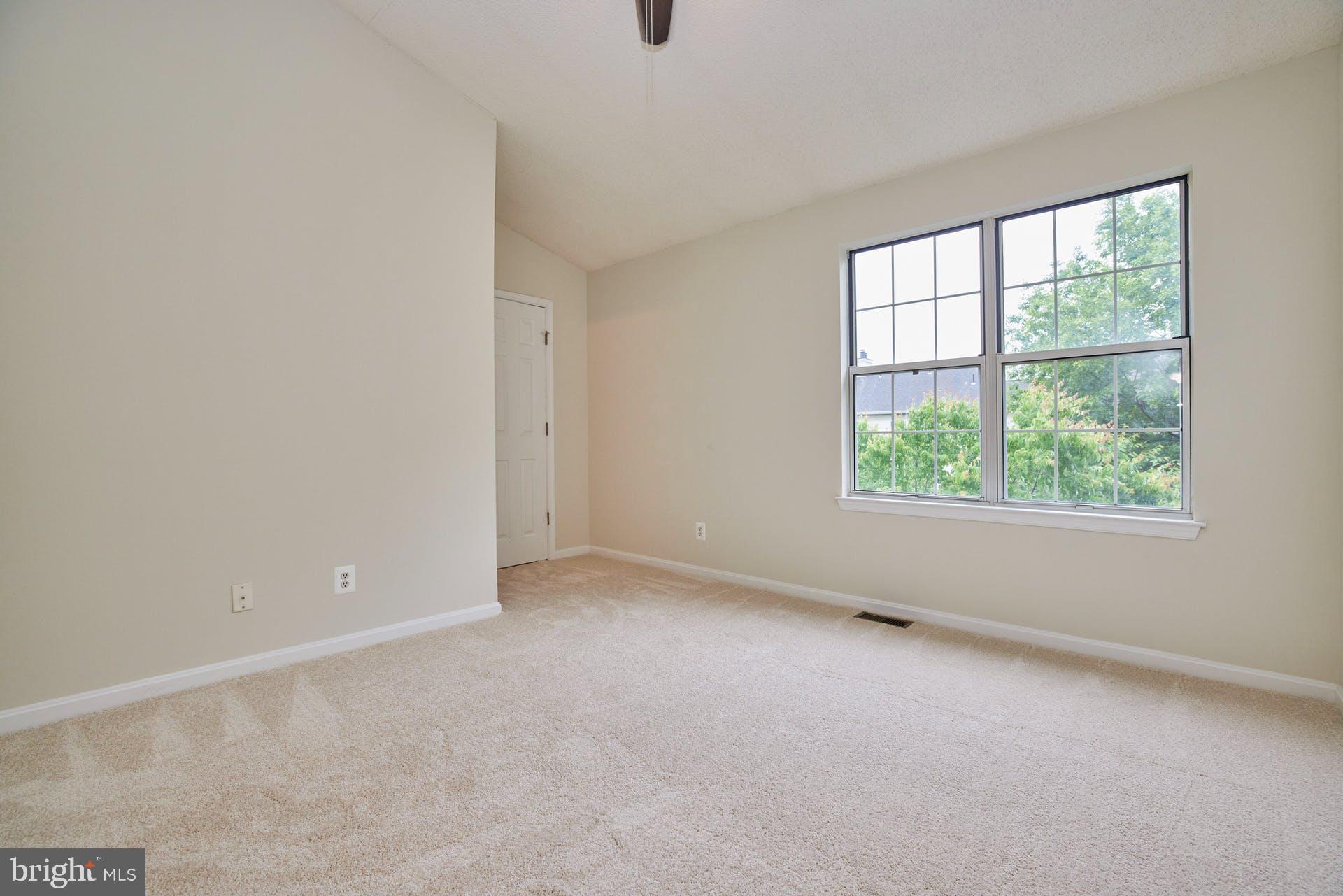 11205 Rienzi Place Manassas, VA 20109 - Photo 22 of 33 Vaulted Ceilings