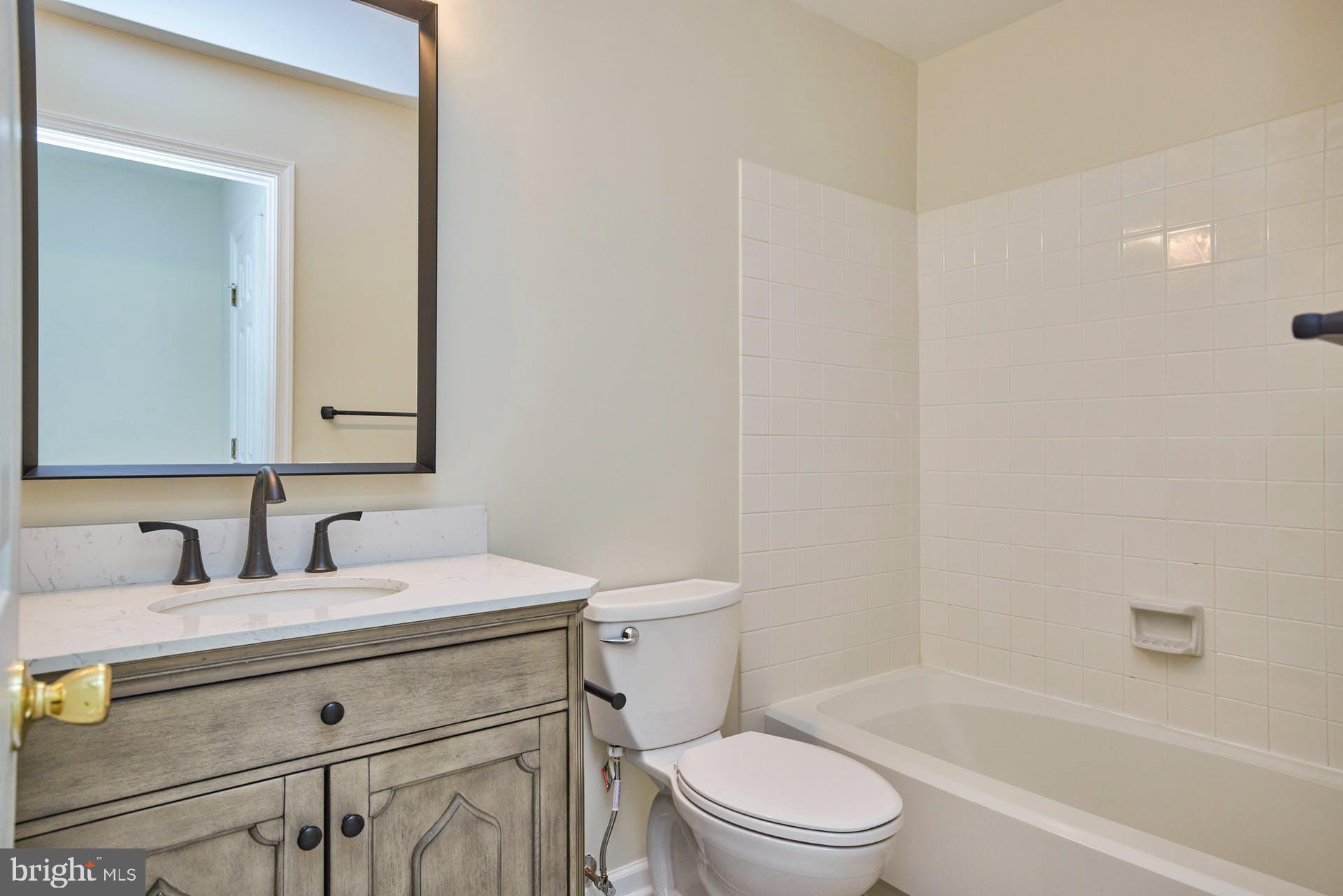 11205 Rienzi Place Manassas, VA 20109 - Photo 23 of 33 Private bathroom
