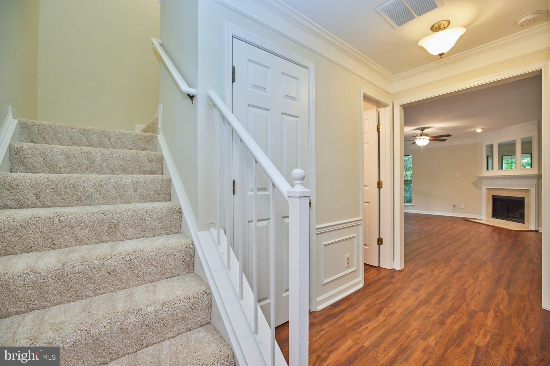 11205 Rienzi Place Manassas, VA 20109 - Photo 6 of 33 Foyer/Entryway