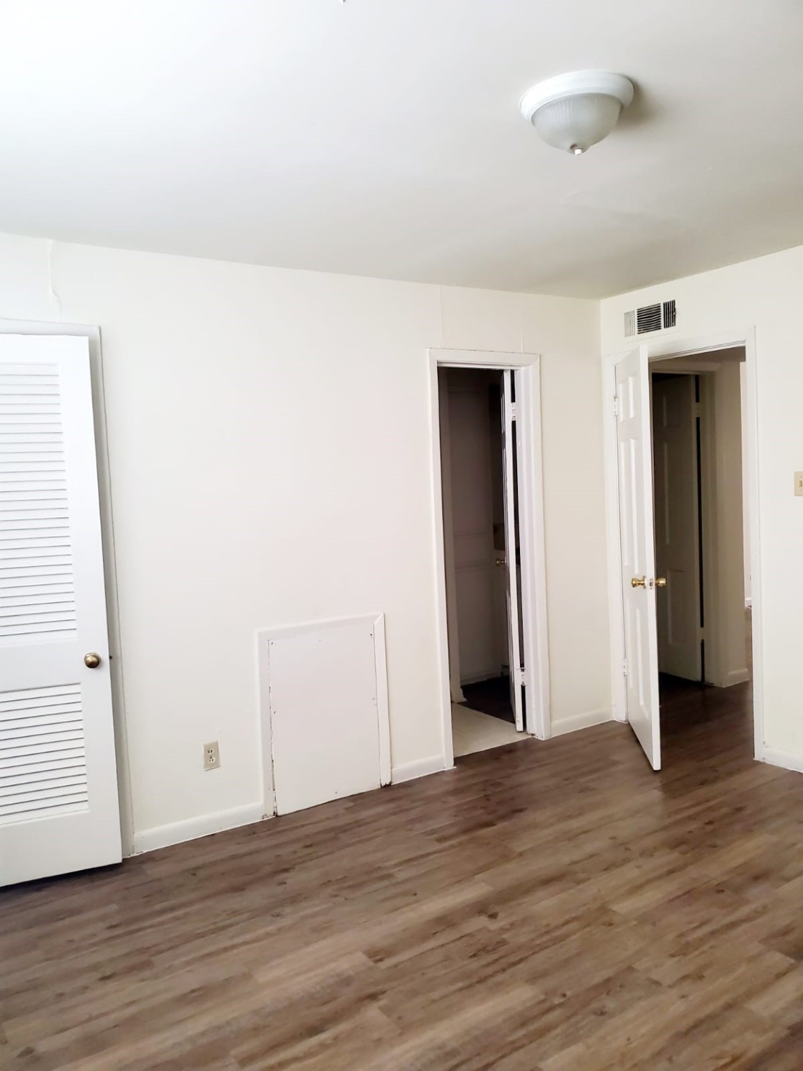 3003 Broadway Street Houston, TX 77017 - Photo 4 of 6 a view of an empty room with wooden floor