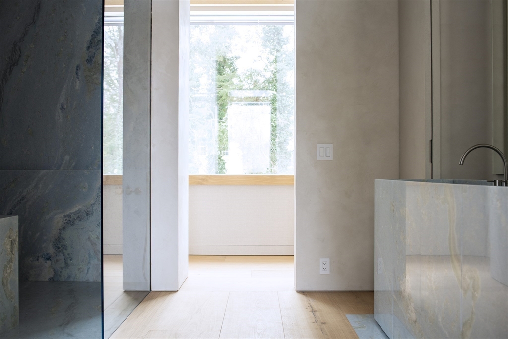 45 White Oak Road Wellesley, MA 02481 - Photo 33 of 38 a view of an empty room with a window