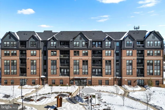 $610,000 | 3927 Fair Ridge Drive, Unit 409, Fairfax, VA 22033