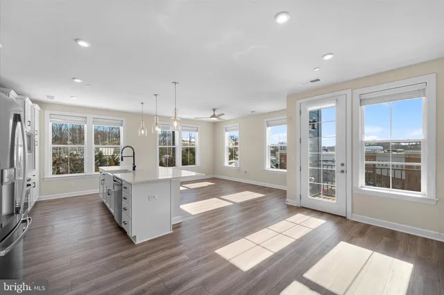 $610,000 | 3927 Fair Ridge Drive, Unit 409, Fairfax, VA 22033