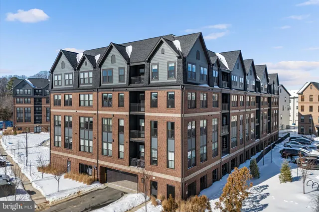 $610,000 | 3927 Fair Ridge Drive, Unit 409, Fairfax, VA 22033