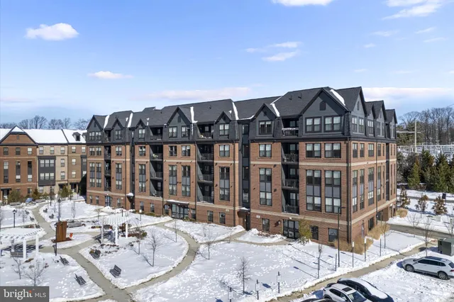 $610,000 | 3927 Fair Ridge Drive, Unit 409, Fairfax, VA 22033