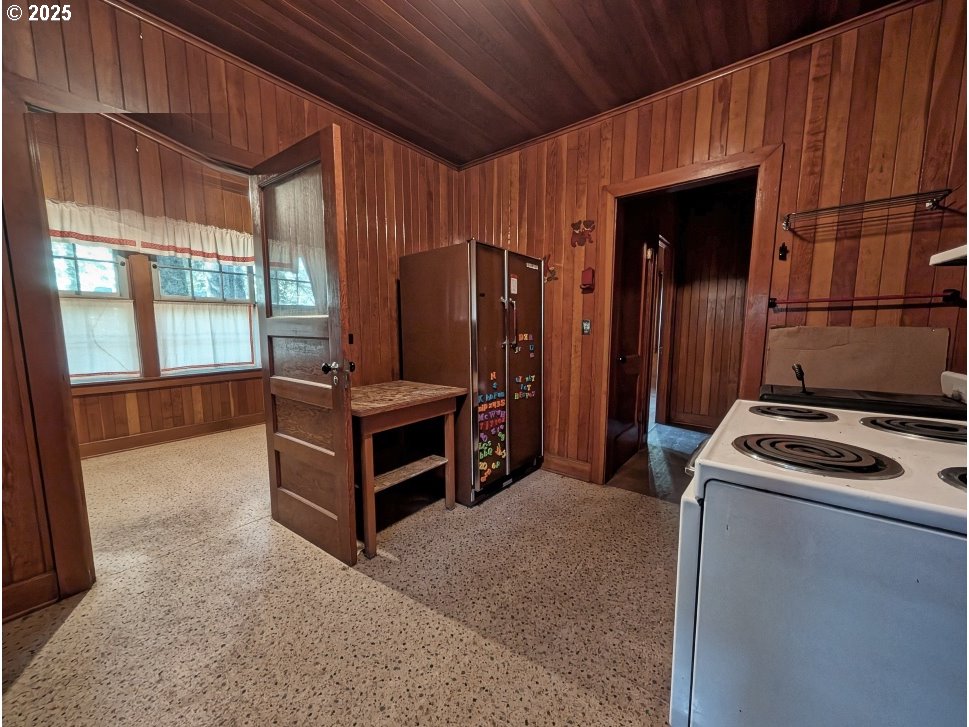 26870 East Chinook Lane Rhododendron, OR 97049 - Photo 24 of 37 Gallery Image 24