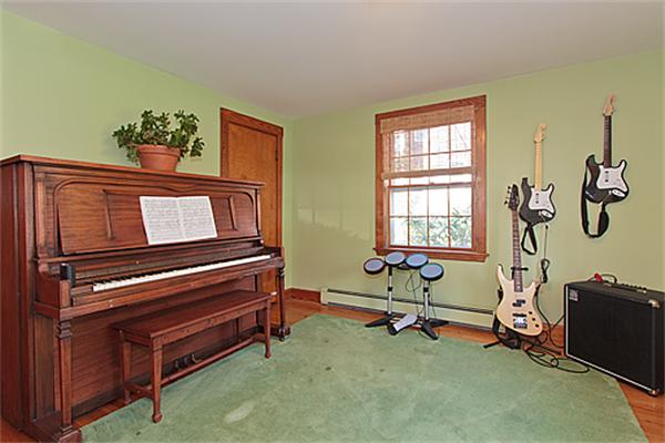 56 Thornton Road Needham, MA 02492 - Photo 8 of 19