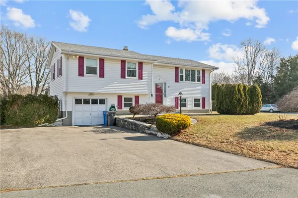 $4,000 | 4 Weetamoe Road, Middletown, RI 02842
