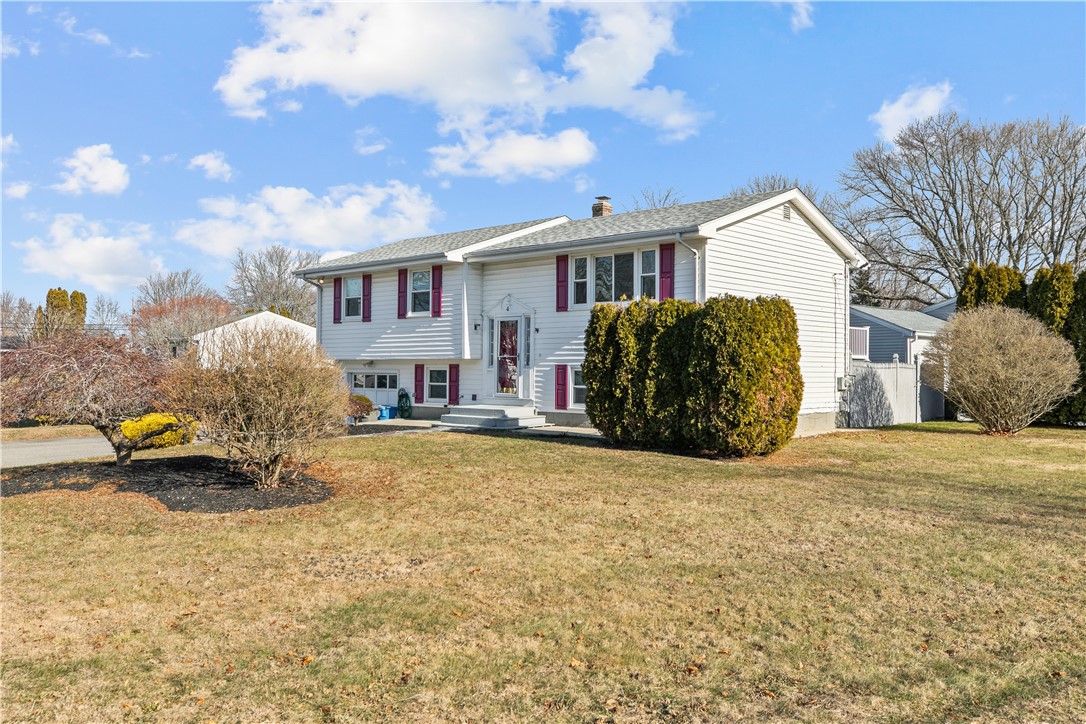 4 Weetamoe Road Middletown, RI 02842 - Photo 2 of 30