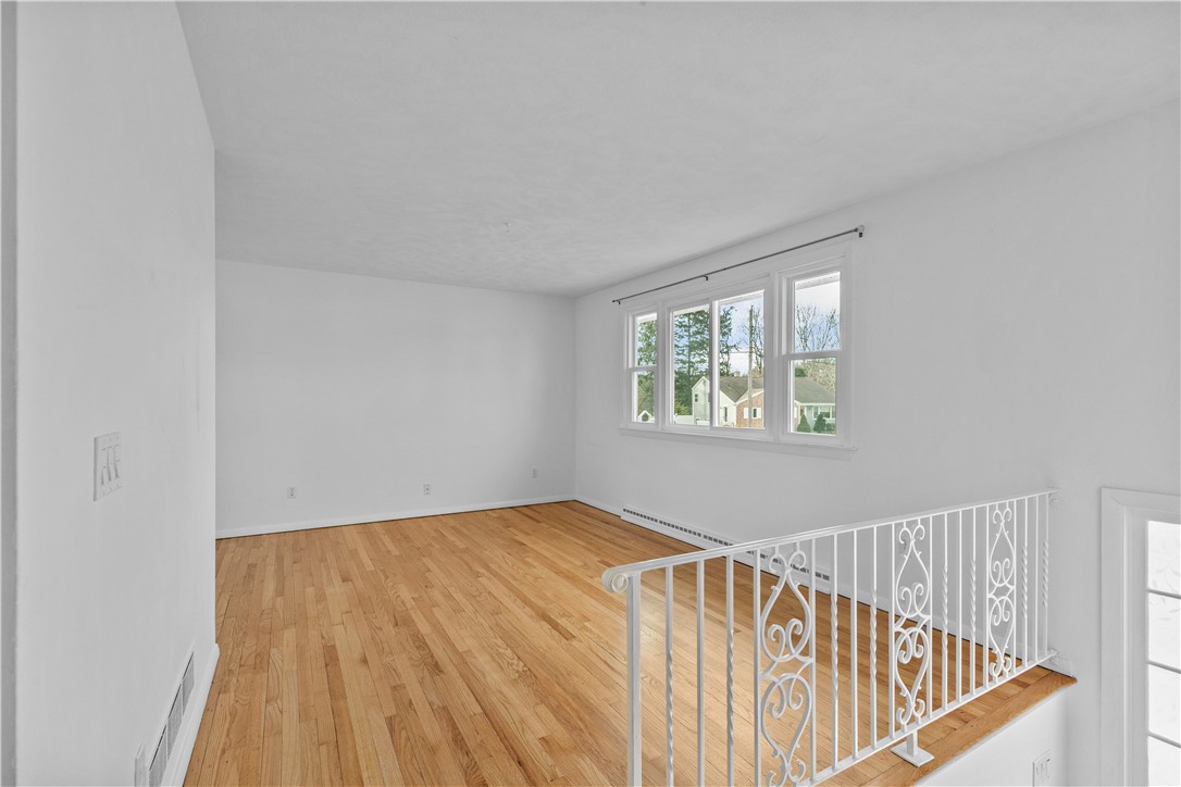 4 Weetamoe Road Middletown, RI 02842 - Photo 4 of 30