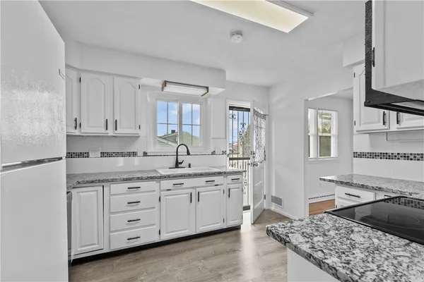 $4,000 | 4 Weetamoe Road, Middletown, RI 02842