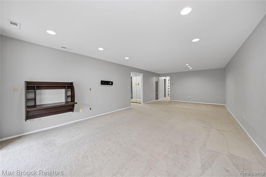 29664 Pine Ridge Circle Farmington Hills, MI 48331 - Photo 9 of 34