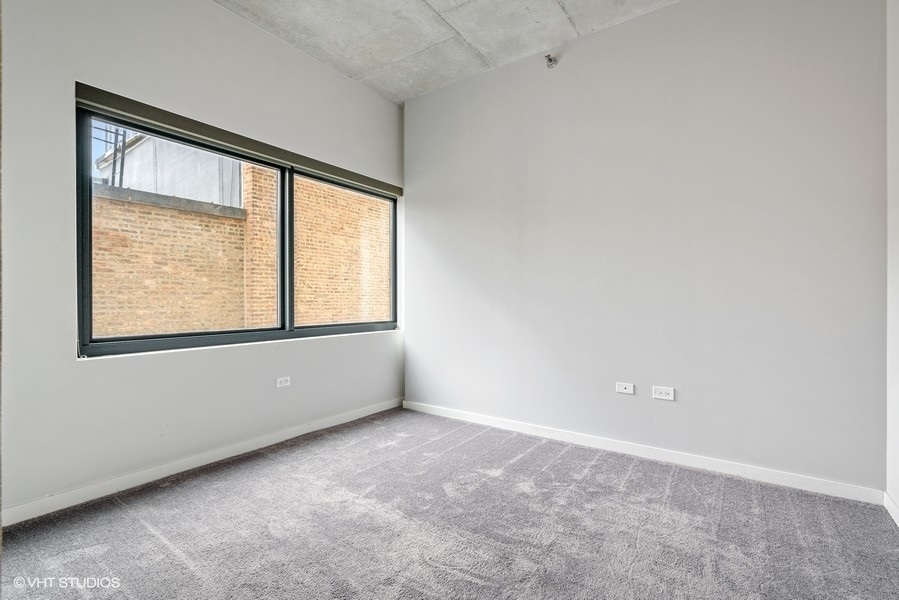 235 West Van Buren Street, Unit 1502 Chicago, IL 60607 - Photo 14 of 30 an empty room with a window
