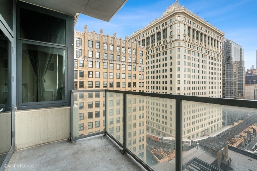 235 West Van Buren Street, Unit 1502 Chicago, IL 60607 - Photo 22 of 30 a view of a building