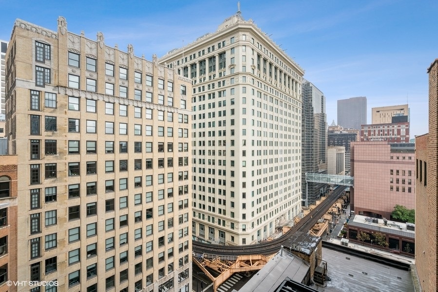 235 West Van Buren Street, Unit 1502 Chicago, IL 60607 - Photo 23 of 30 a view of a building