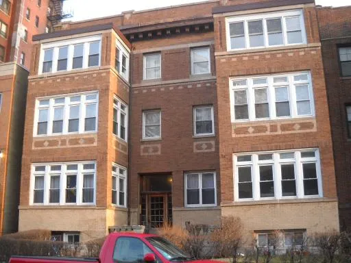 $3,800 | 720 West Bittersweet Place, Unit 2E, Chicago, IL 60613