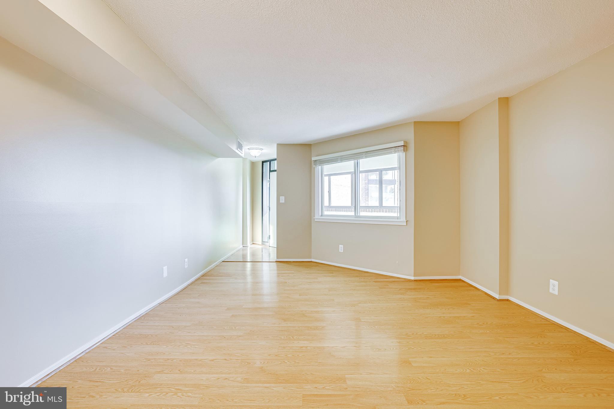 1951 Sagewood Lane, Unit 517 Reston, VA 20191 - Photo 19 of 50 Light and bright.
