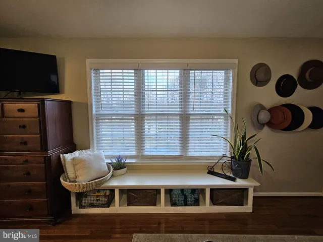 a view of livingroom with furniture