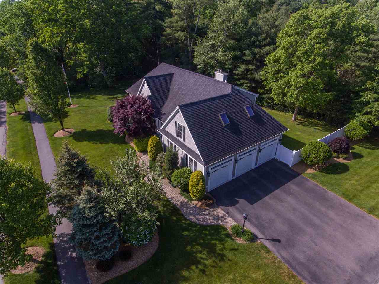 21 Flintlock Road Salem, NH 03079 - Photo 2 of 34