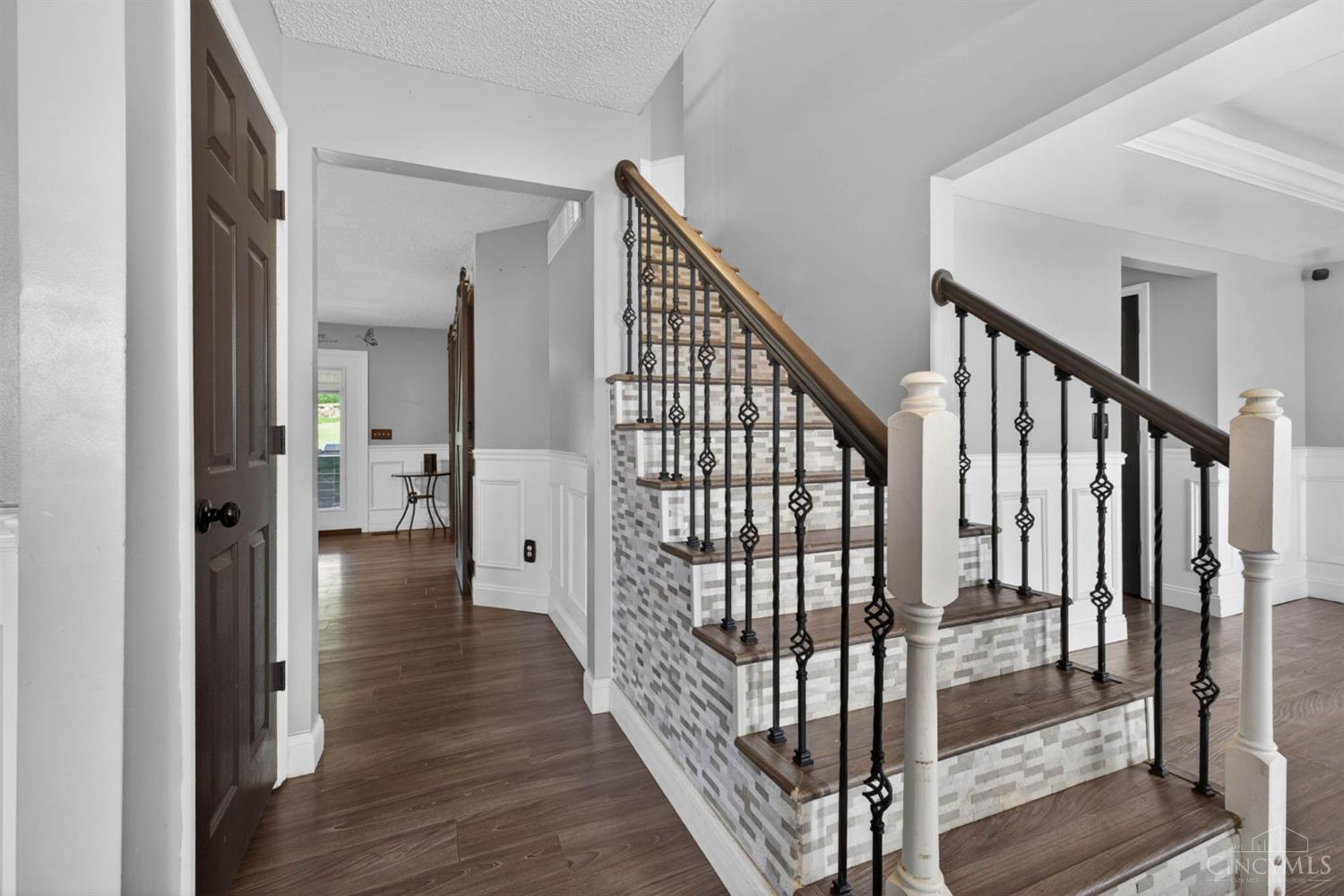 621 Orient Way Hamilton, OH 45013 - Photo 5 of 46
