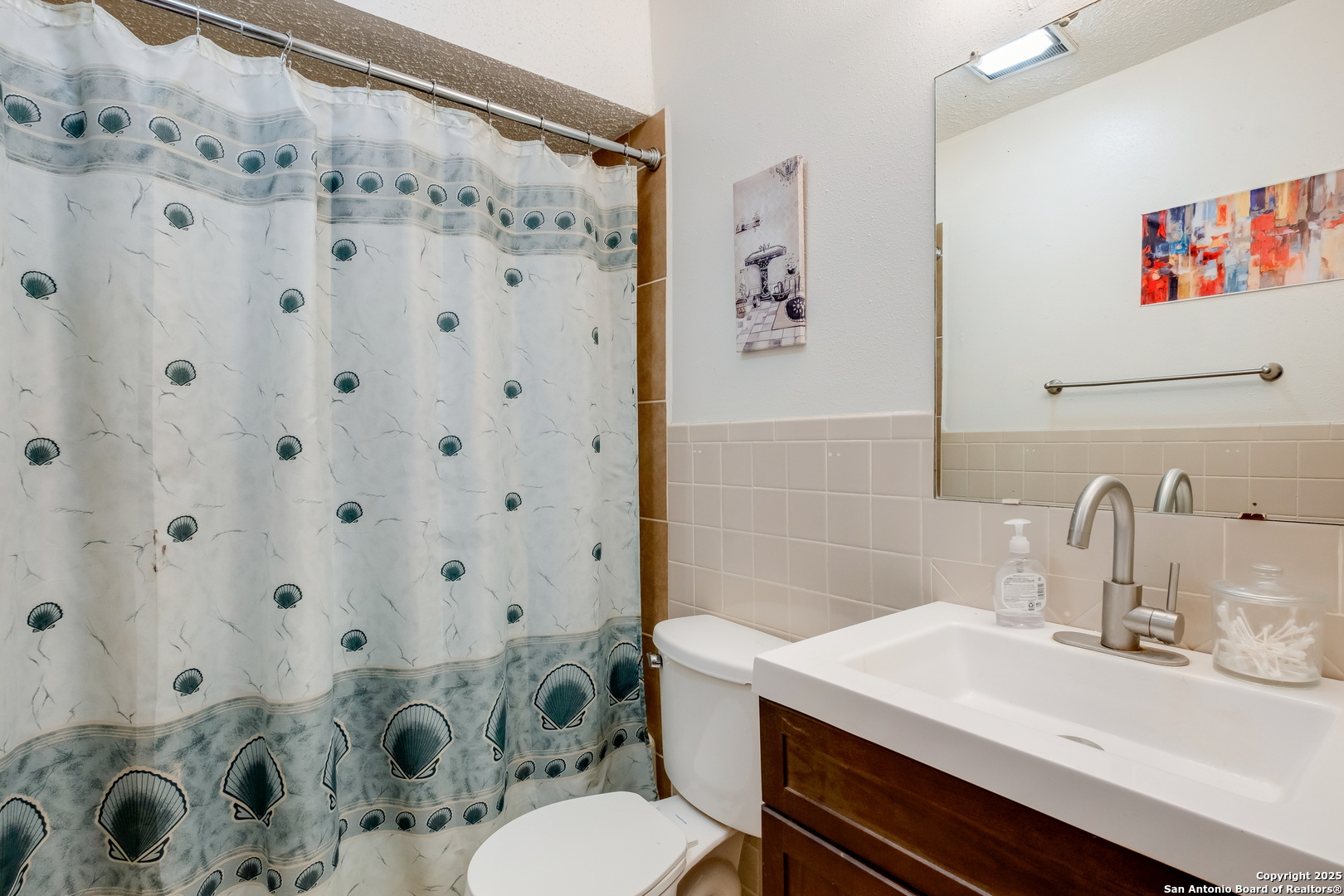 923 Vance Jackson Road, Unit 708 San Antonio, TX 78201 - Photo 12 of 18 a bathroom with a sink toilet and shower
