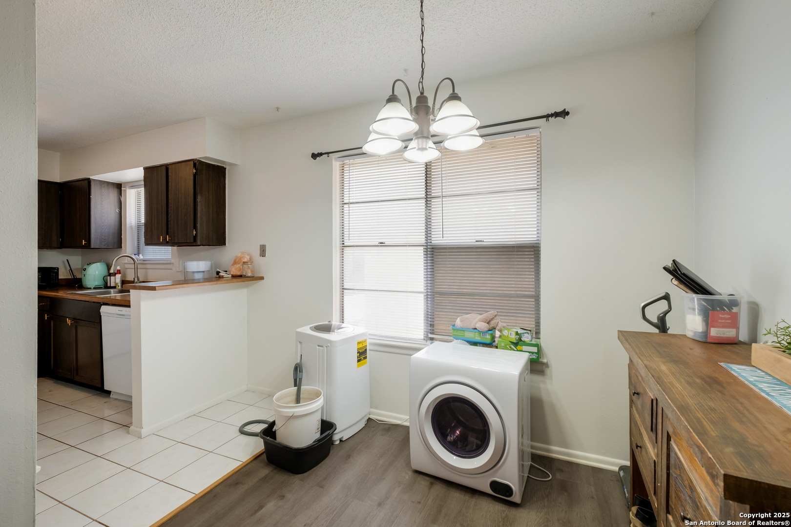 923 Vance Jackson Road, Unit 708 San Antonio, TX 78201 - Photo 5 of 18 a kitchen with stainless steel appliances a stove a refrigerator and cabinets
