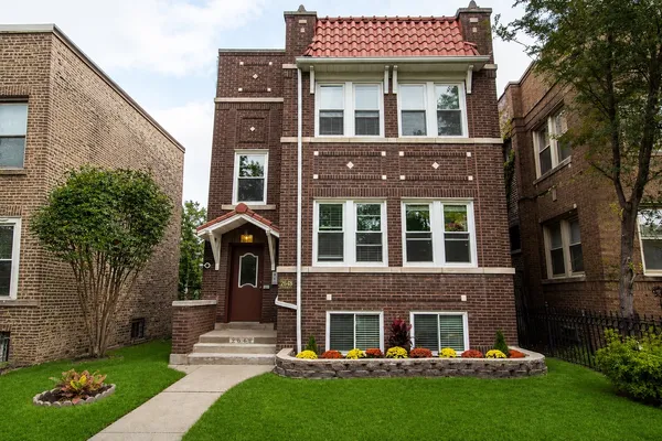 $2,300 | 2648 West Lunt Avenue, Unit 3, Chicago, IL 60645