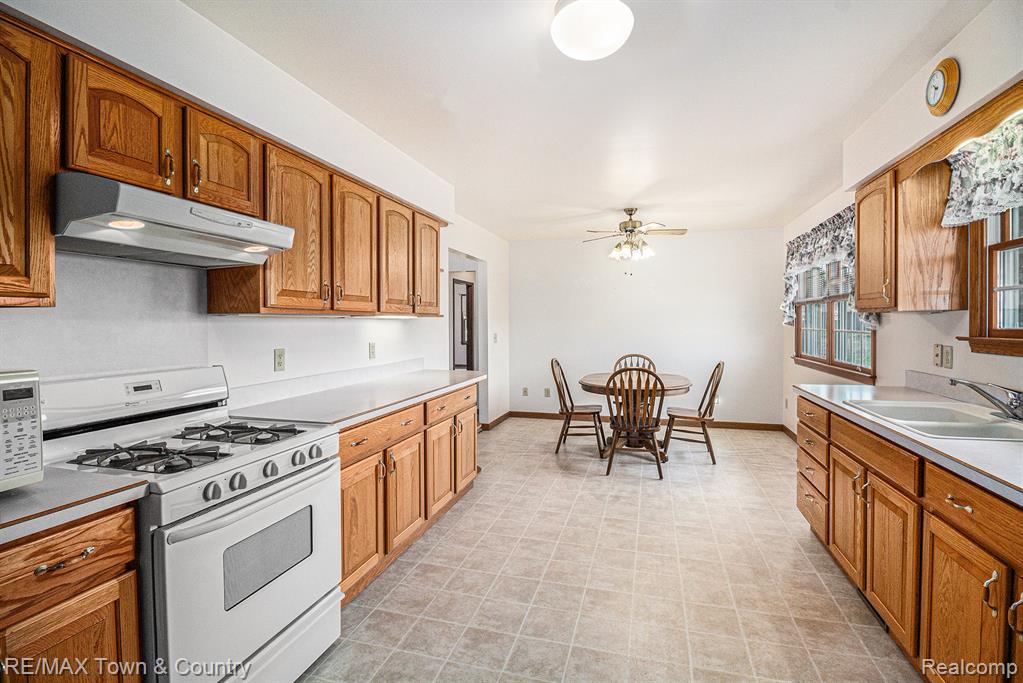 12070 Elms Road Birch Run, MI 48415 - Photo 12 of 37