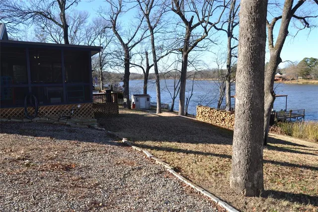 $499,000 | 1108 Peninsula Drive, Fort Towson, OK 74735