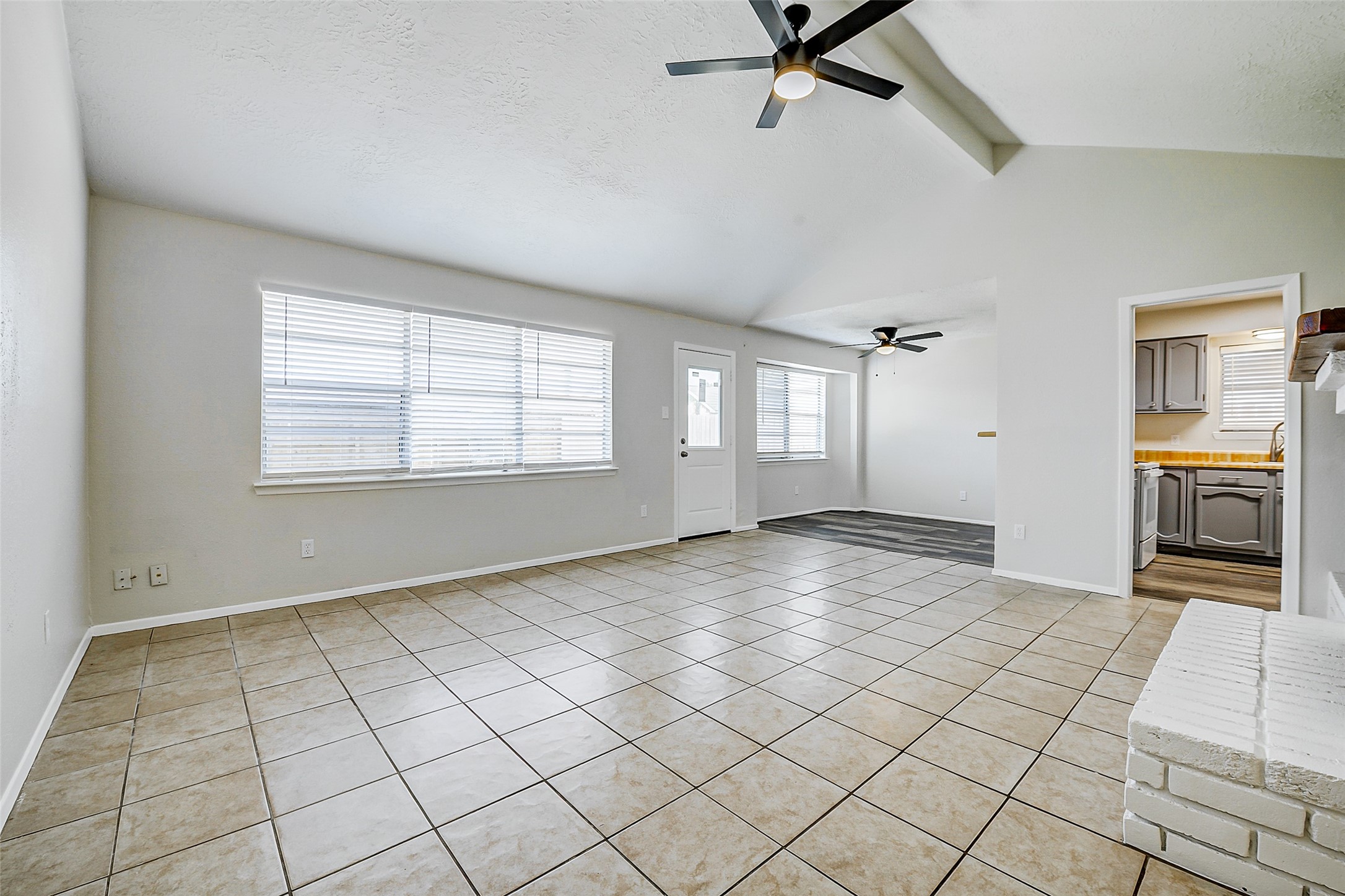 9842 Shell Rock Road La Porte, TX 77571 - Photo 3 of 27