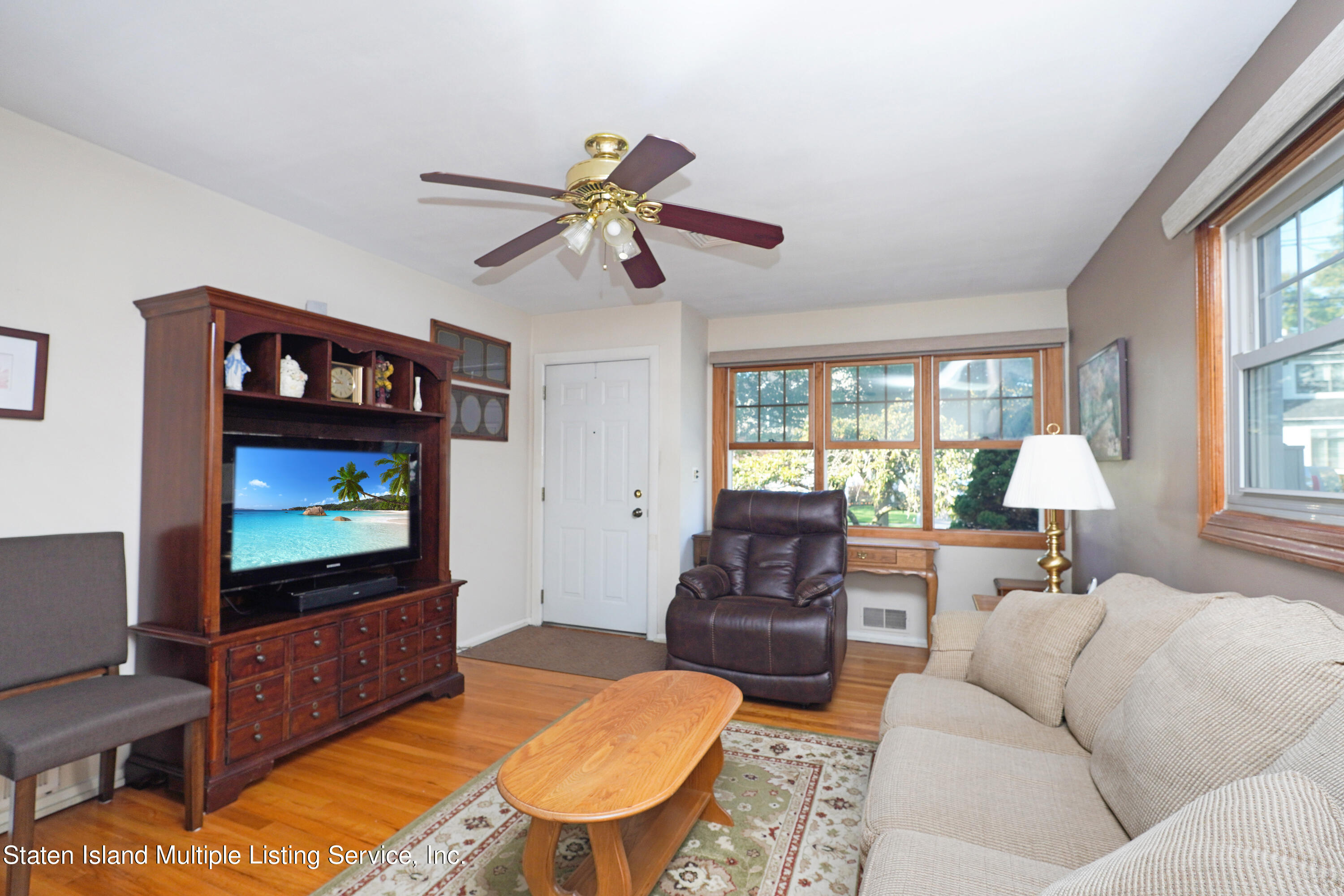 341 Beach Road Staten Island, NY 10312 - Photo 5 of 28 Living Rm 2