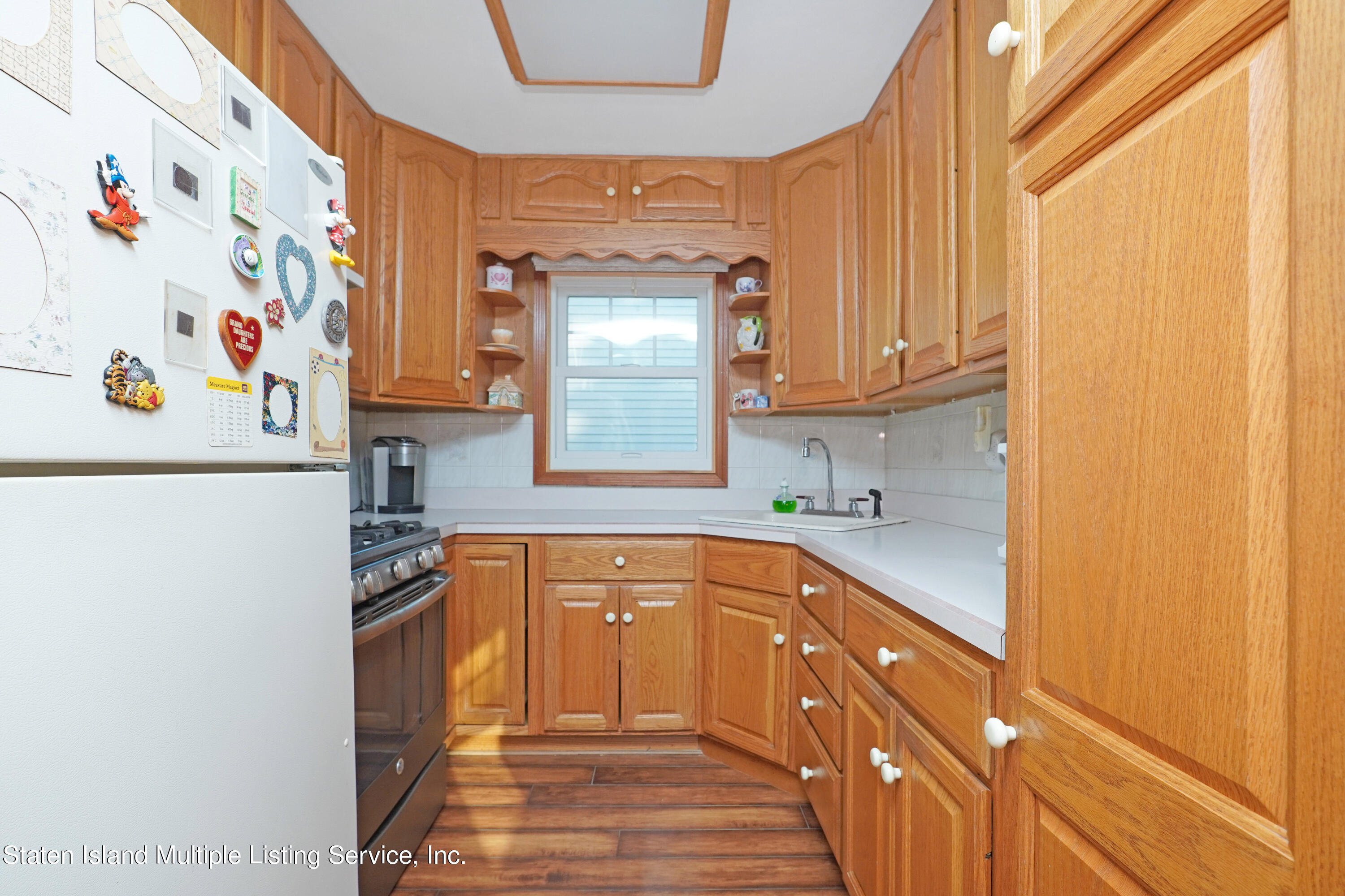 341 Beach Road Staten Island, NY 10312 - Photo 9 of 28 Kitchen