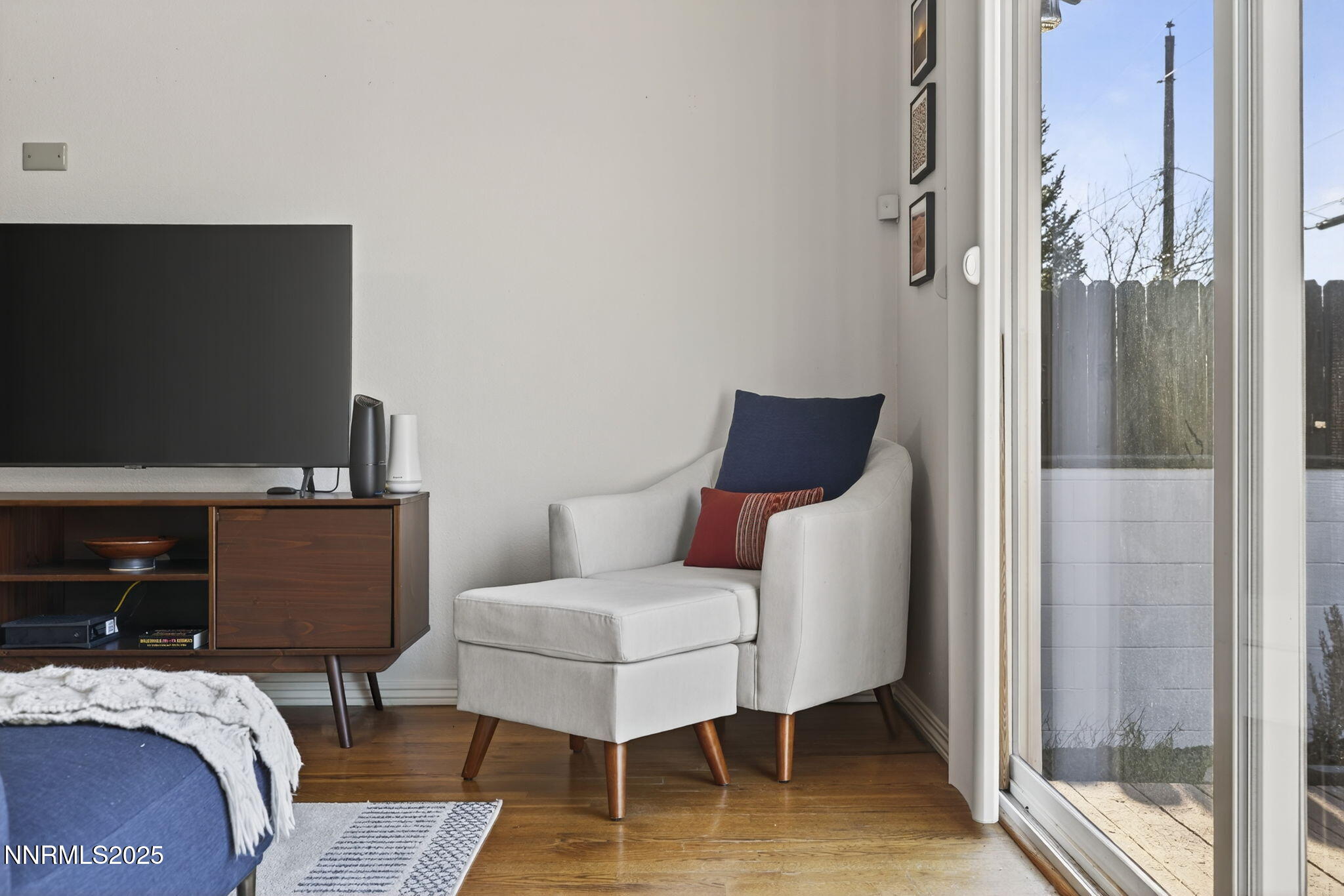 8-web-or-mls-3295 Sandra-8