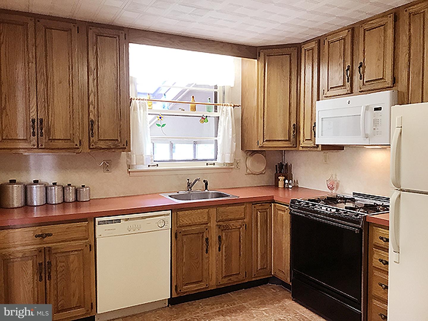 257 Hickory Road Warminster, PA 18974 - Photo 7 of 20 Kitchen