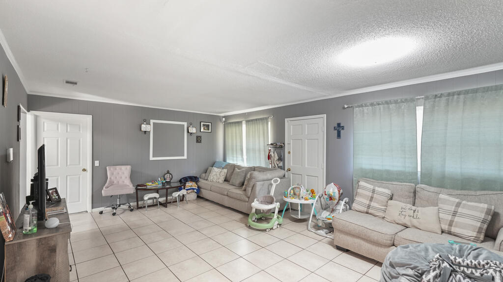 998 7 Oaks Road Jesup, GA 31546 - Photo 4 of 26 Gallery Image 4