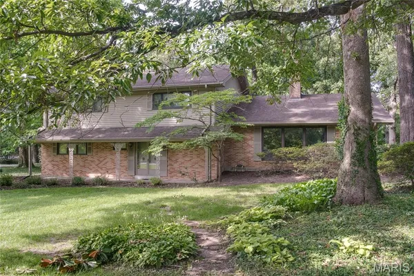 $1,000,000 | 103 Frontenac Forest Street, Frontenac, MO 63131